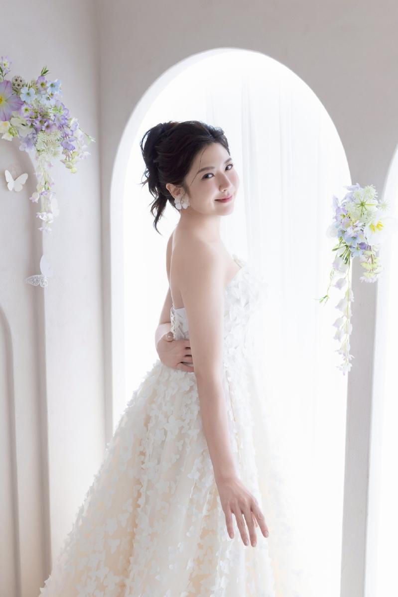 美女主播產後瘦15公斤！回歸穿上少女時期主播服　笑稱：上班比育兒輕鬆