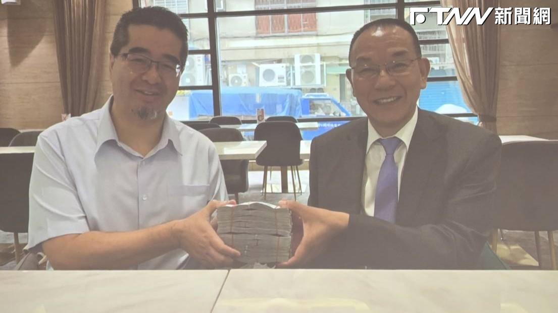 金溥聰公開蕭旭岑「手拿現金」照！控與王光慈收不明捐款：這要怎麼解釋？