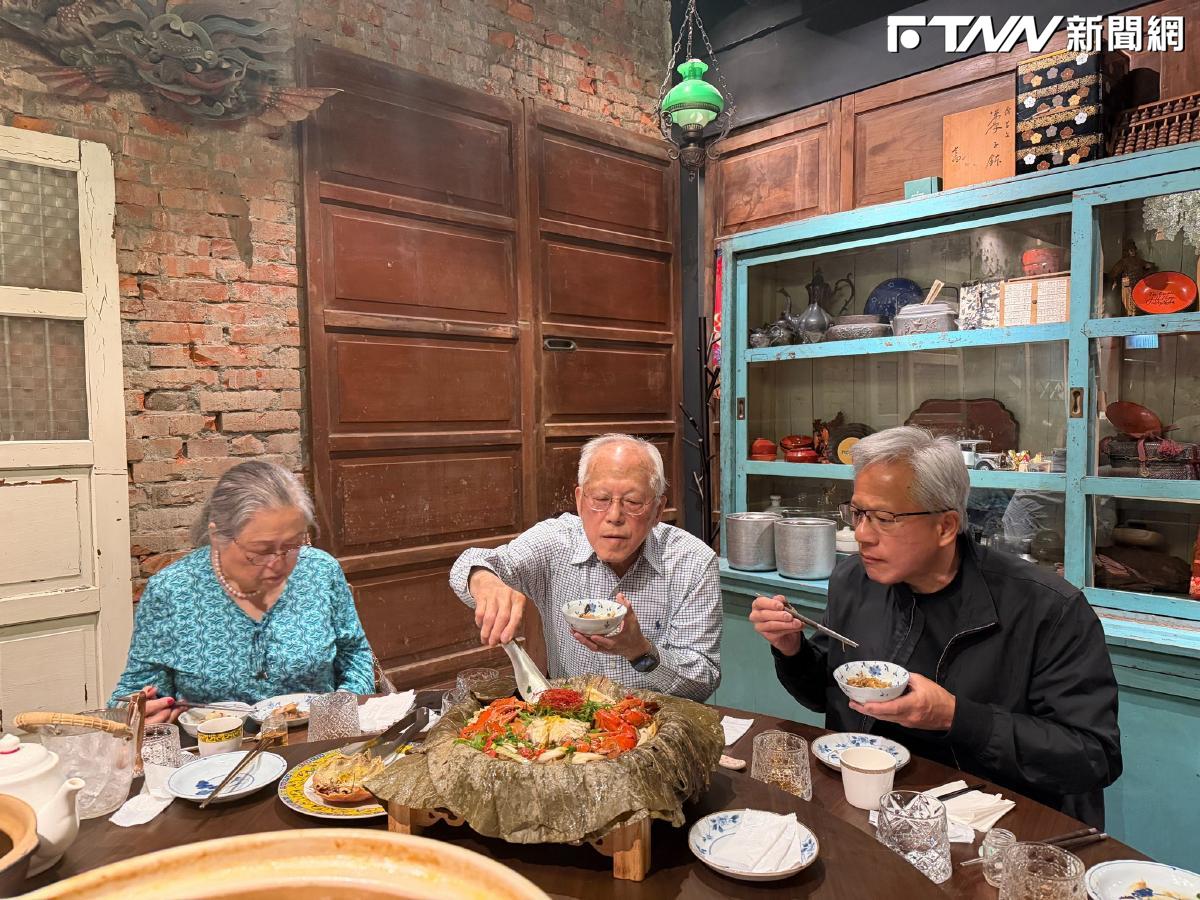 科技大佬也有柔情！黃仁勳抽空陪父母、炸饅頭分送媒體　親民舉動再圈粉