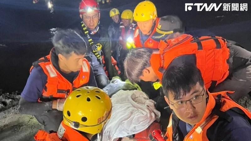 花蓮工地主任遭洪水沖走奇蹟獲救！受困沙洲近15小時　凌晨4時39分脫困