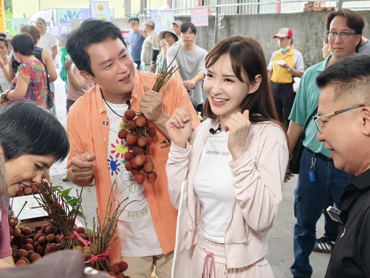 徐千京失控掃貨！遭爆現場「偷吃」　曝玉荷包是她的天然保養品