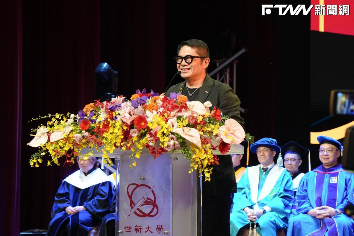 世新大學畢典同日簽高流MOU　丁度嵐與學弟妹分享幕後現場學